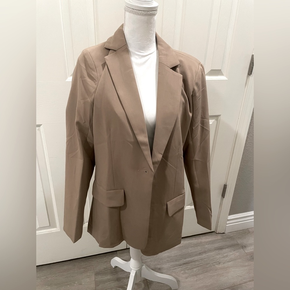 NWOT Tan one button blazer. Xl